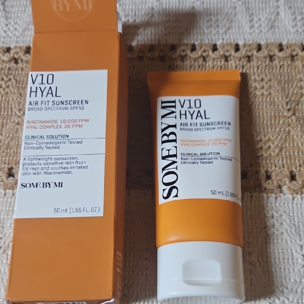 V10 Hyal Air Fit Sunscreen - Orange